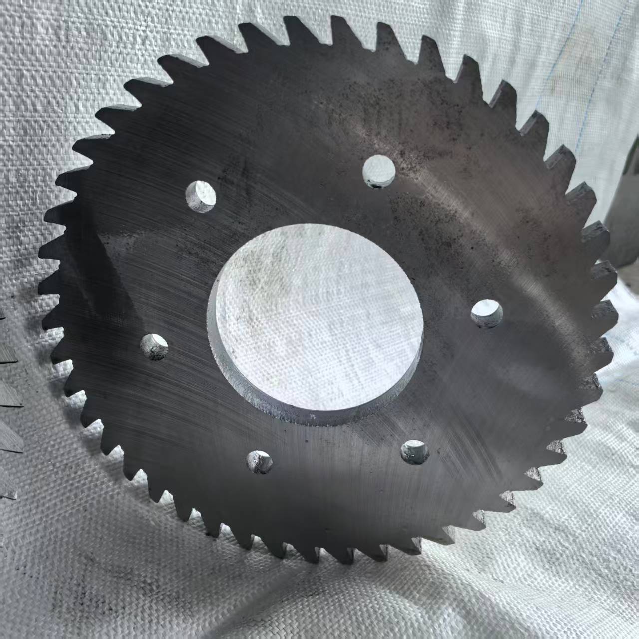 Xinzhe Tools'un Optimize Edilmiş Kraker Bıçakları Güneydoğu Asya Kauçuk Geri Dönüşümcülerinde Nasıl Güven Kazandı?